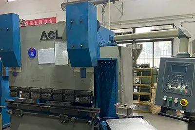 ماكينة ثني المعادن بنظام التحكم الرقمي (CNC) والمحرك السيرفو